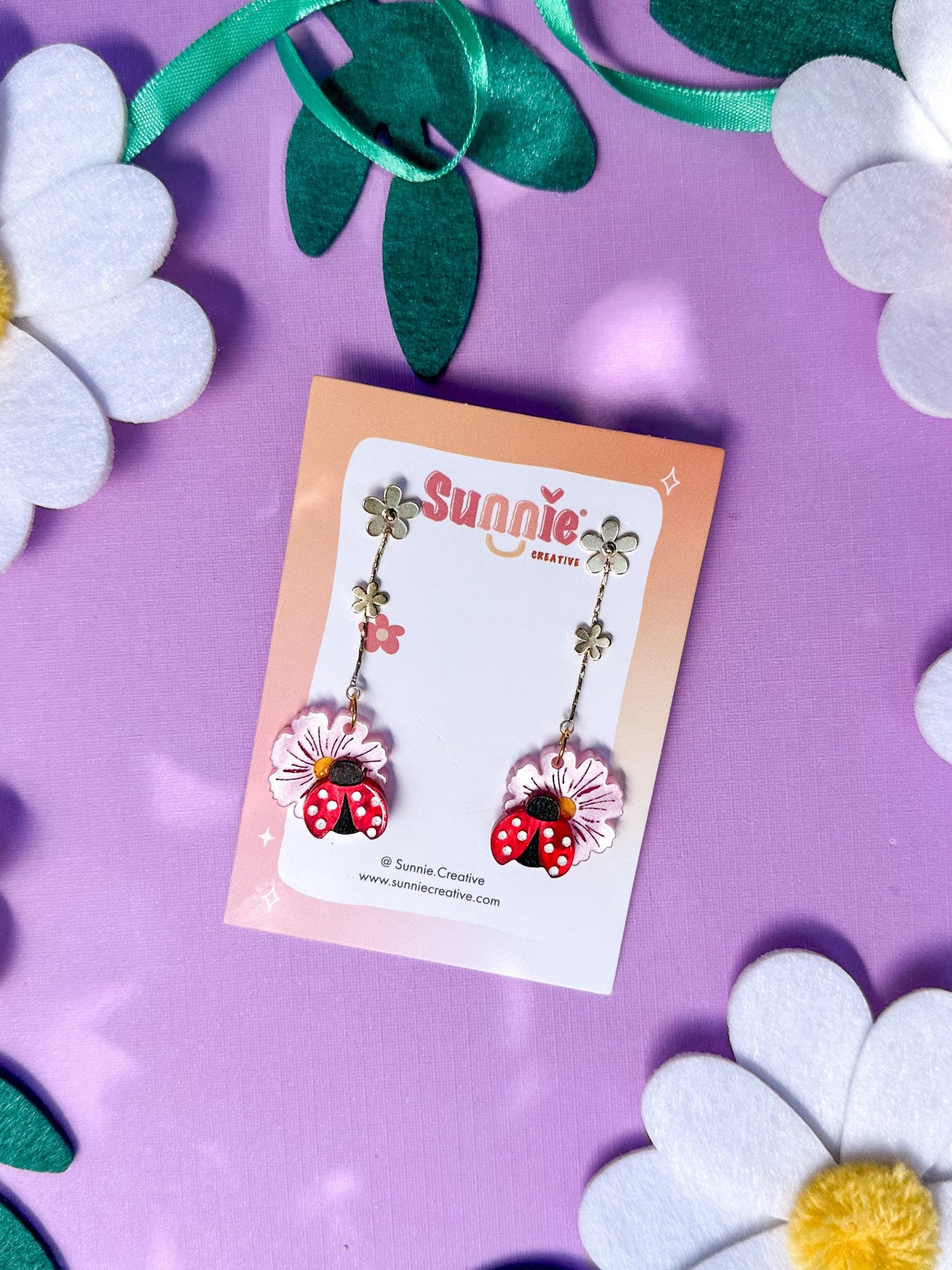 Ladybug Daisy Drops//Flower Earring//Spring Flower Earrings//Statement Earring//Acrylic Earring//Gift for Her//Cute Earrings