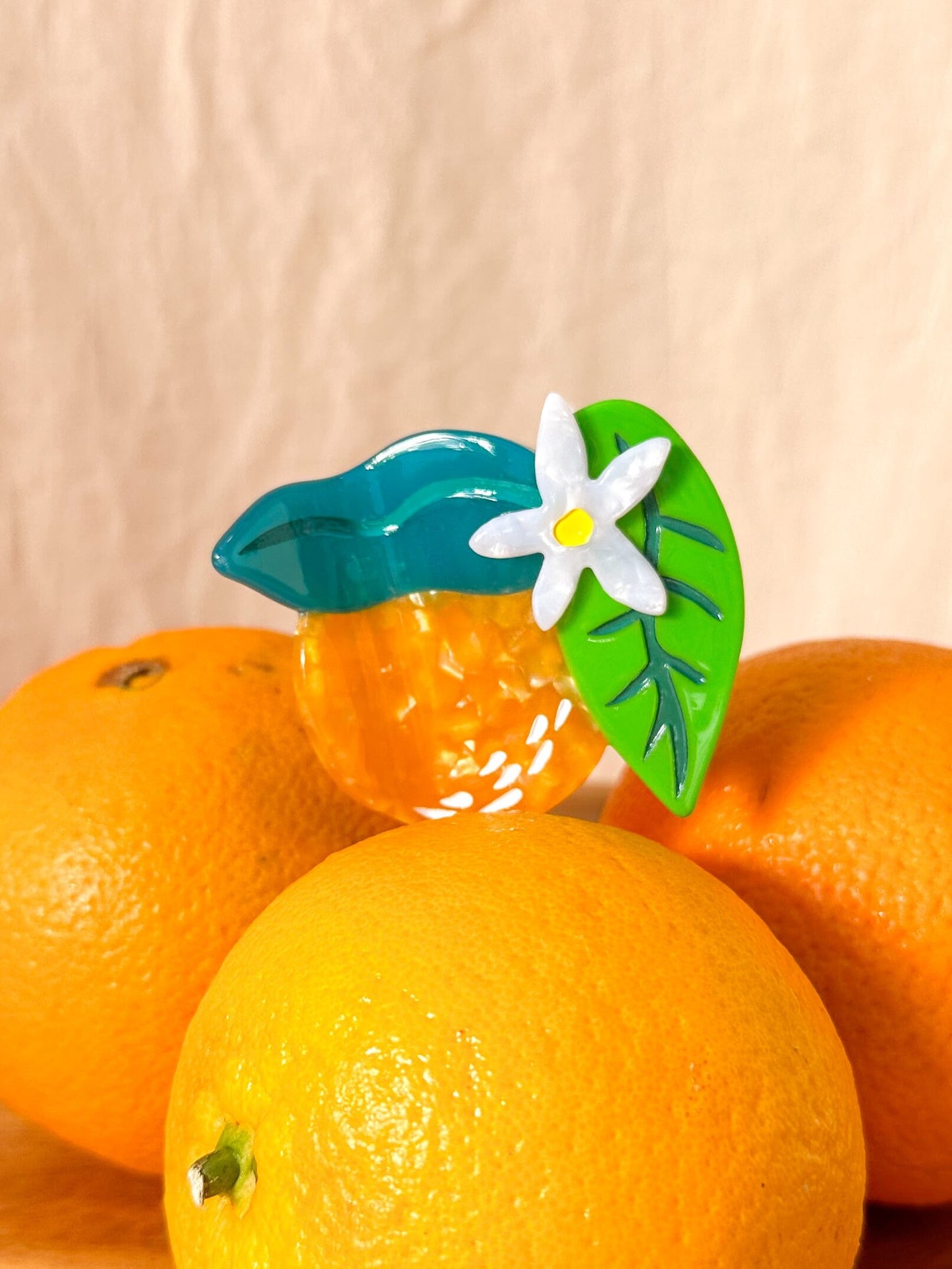 Orange Hair Claw Clip//Trendy Hair Claw//Fruit Hair Clip//Vibrant Fruit Design//Summer Hair Clip//Gift for Fashion Lover//Hair Accessories