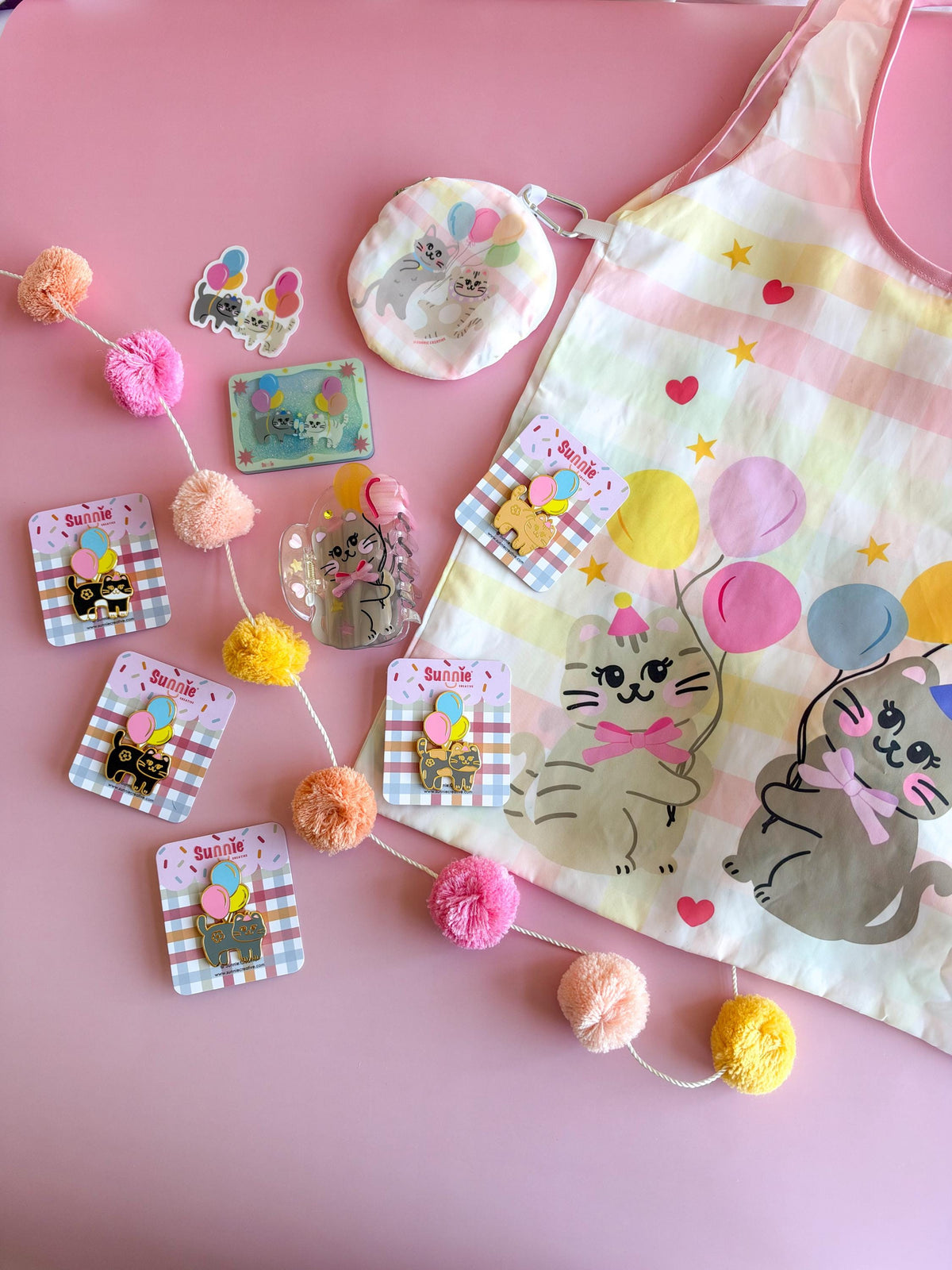 Balloon Cat Glitter Magnet: Cat Design, Gift for Cat Lover, City Merch