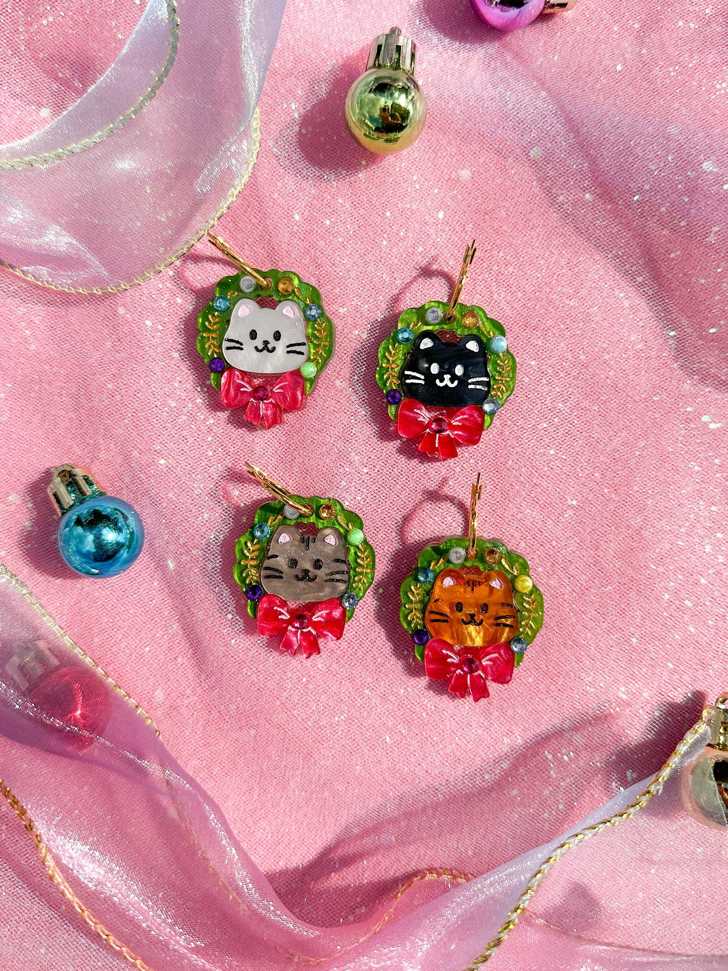 SINGLE Cat Wreath Earrings //Christmas Earring//Statement Earring//Acrylic Earring//Folk Art//Holiday Gift//Cat Earrings//Holiday Cat