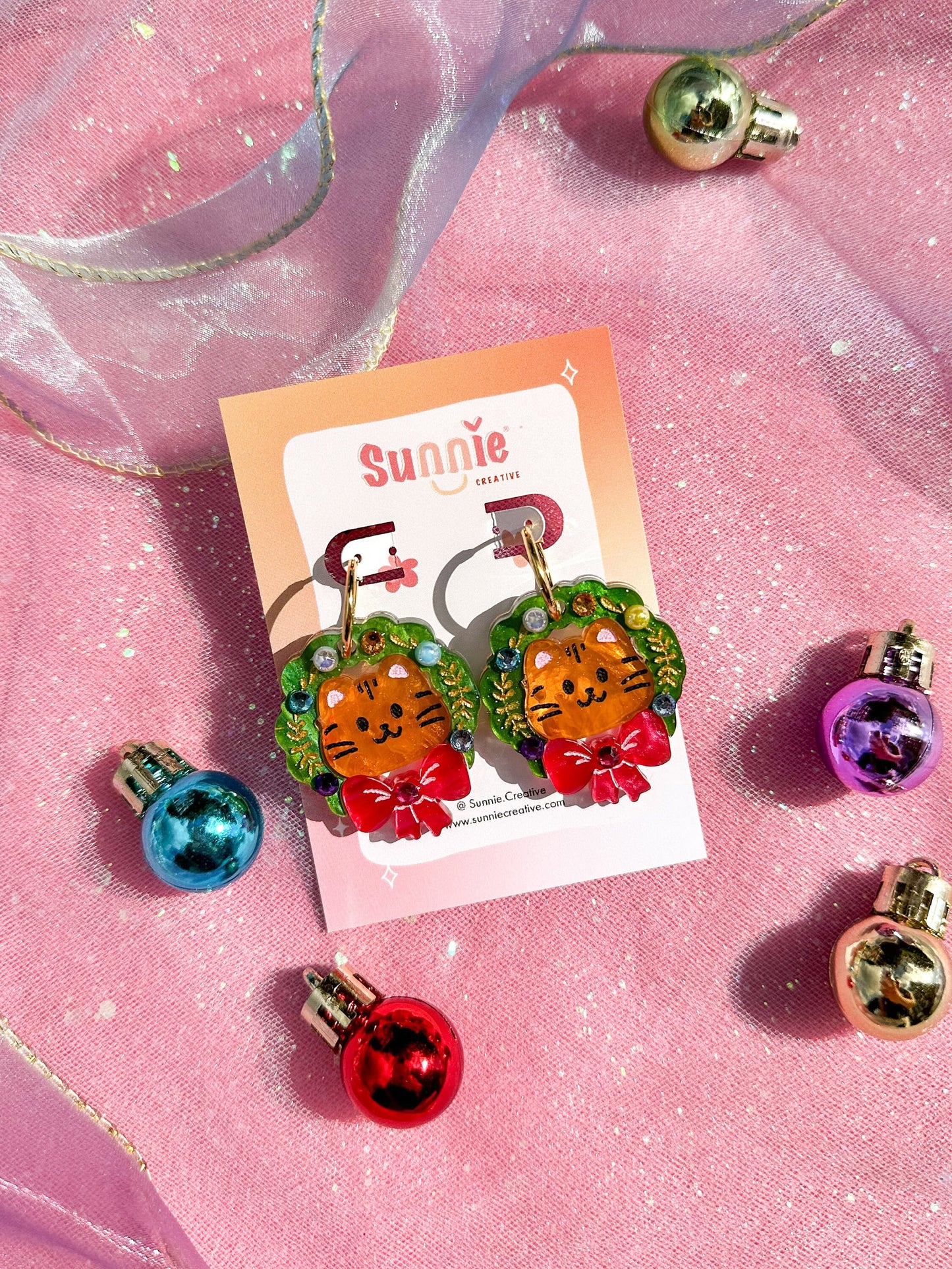 SINGLE Cat Wreath Earrings //Christmas Earring//Statement Earring//Acrylic Earring//Folk Art//Holiday Gift//Cat Earrings//Holiday Cat