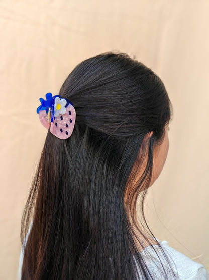 Strawberry Hair Claw Clip//Trendy Hair Claw//Fruit Hair Clip//Vibrant Fruit Design//Summer Hair Clip//Gift for Fashion Lover/Hair Accessorie