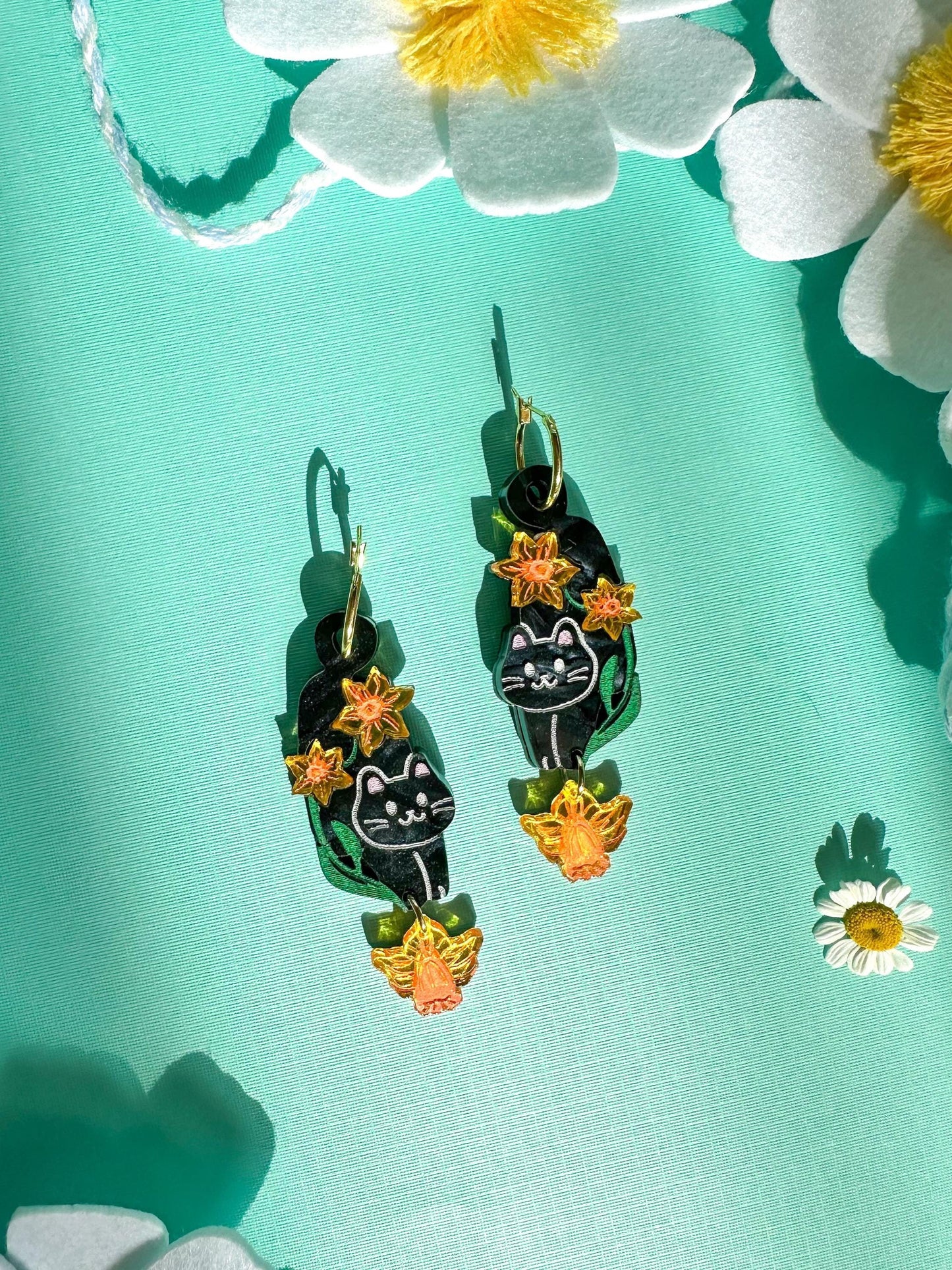 Black Cat with Daffodil Flower Earrings//Birth Month Flower//Lightweight Jewelry Gift for Cat Lovers//Unique Handmade Accessories//Cat Art