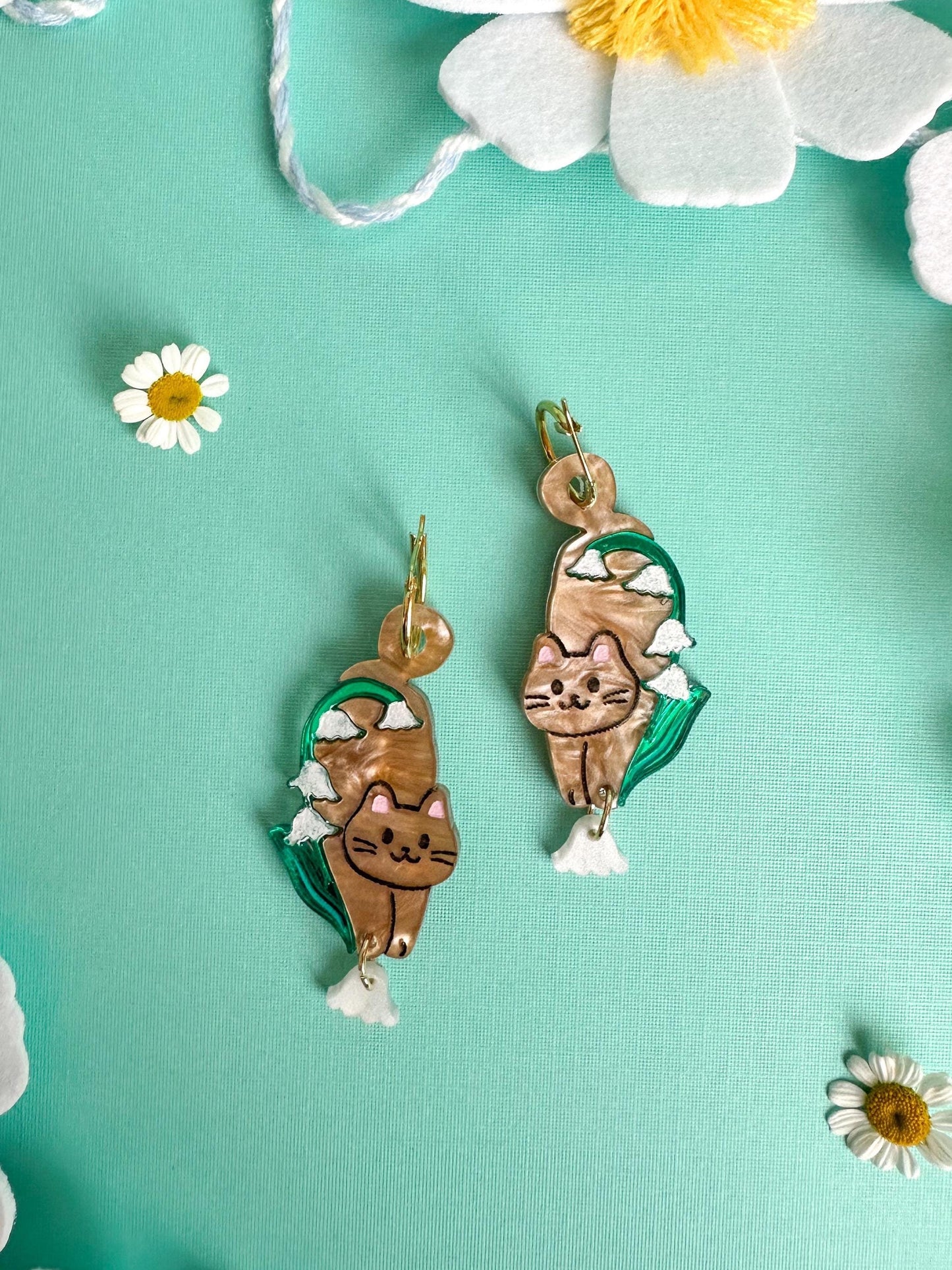 Orange Cat with Lily of the Valley Flower Earrings//Birth Month Flower//Lightweight Jewelry Gift for Cat Lovers//Unique Handmade Accessories