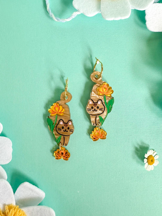 Orange Cat with Chrysanthemum Flower Earrings//Birth Month Flower//Lightweight Jewelry Gift for Cat Lovers//Unique Handmade Accessories