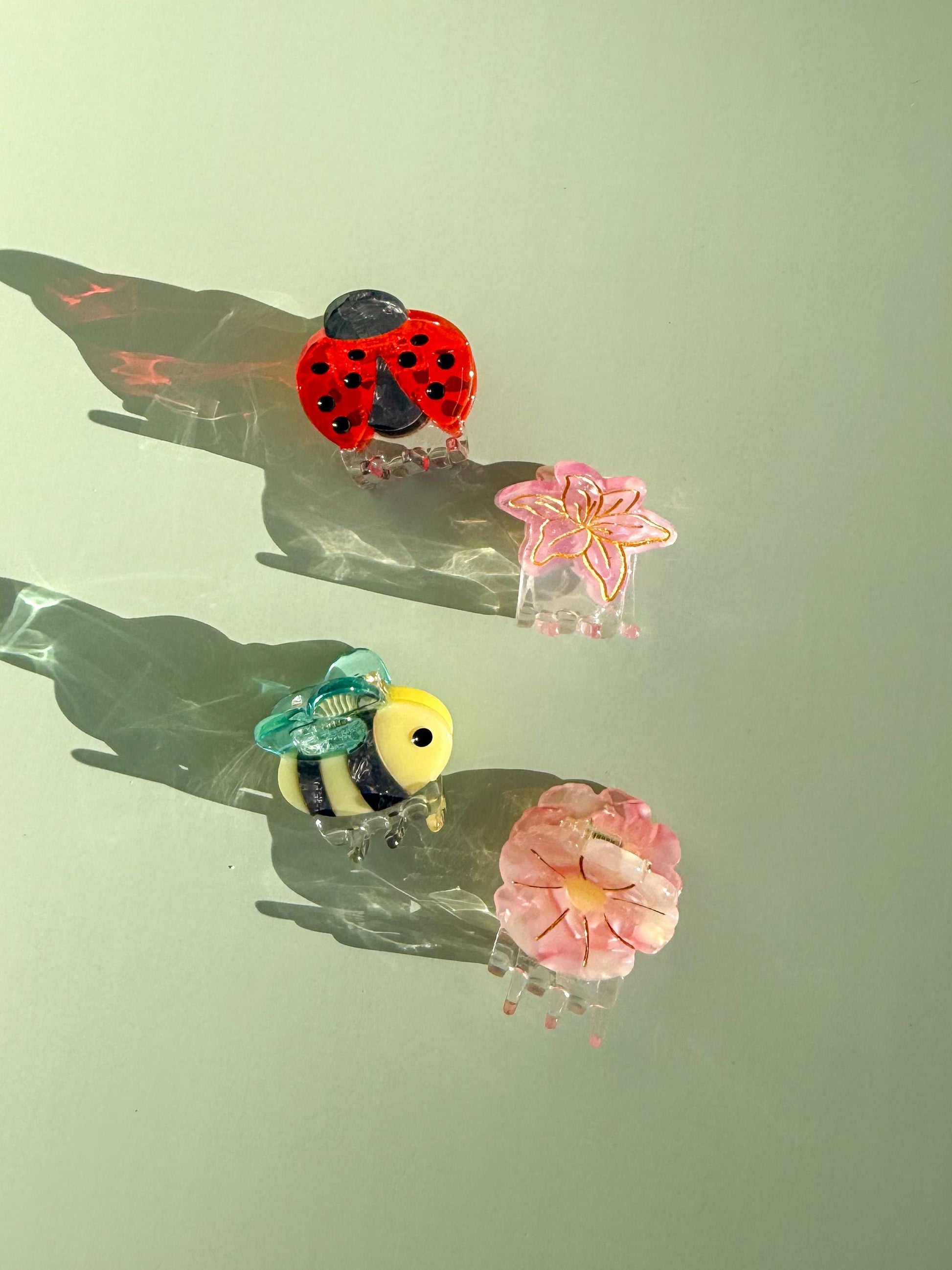 Mini Lady Bug Hair Claw Clip//Cute Lady Bug Hair Accessory for Women//Stylish Floral Gift//Trendy Hair Claw//Gift for Fashion Lover