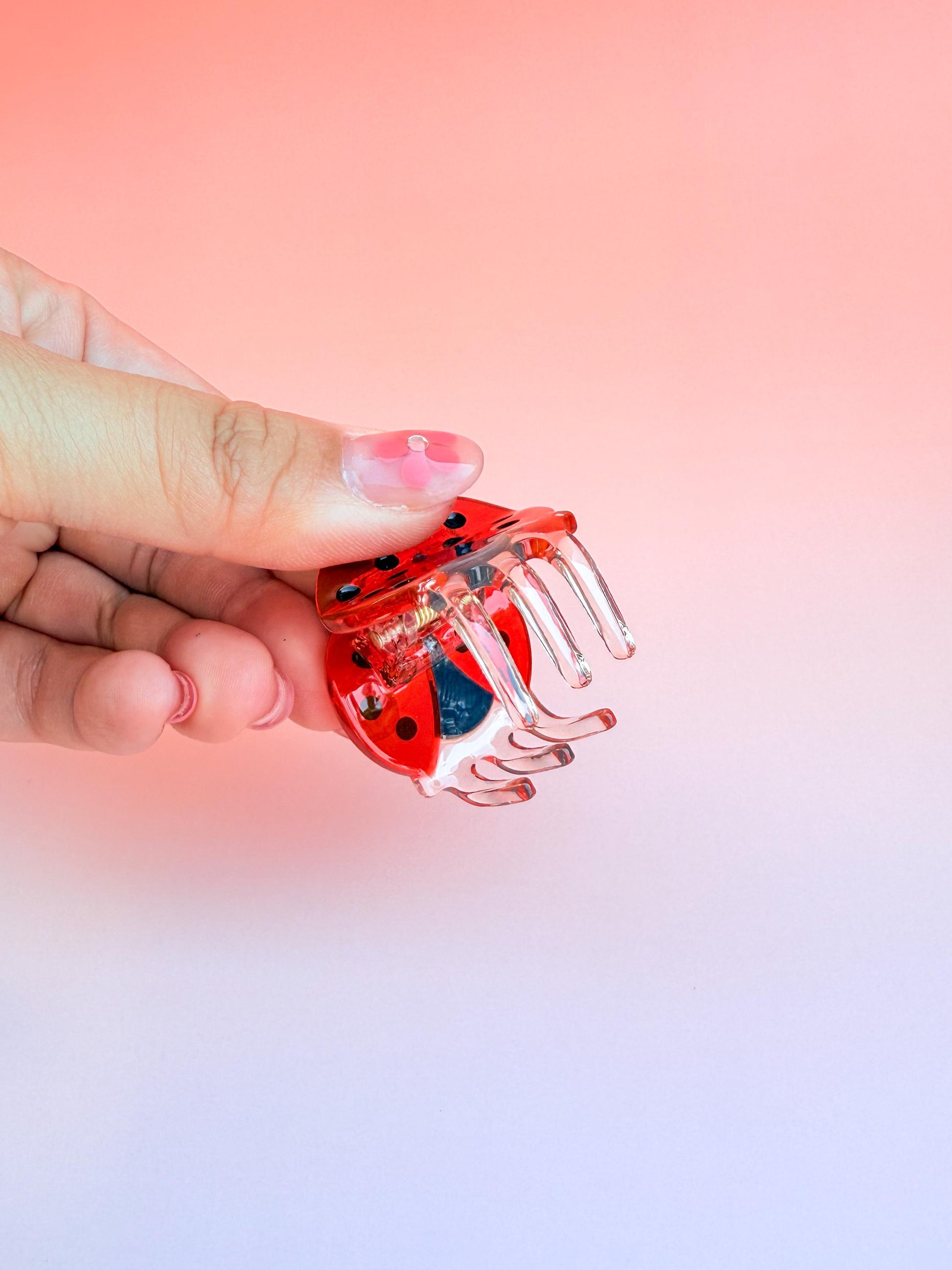 Mini Lady Bug Hair Claw Clip//Cute Lady Bug Hair Accessory for Women//Stylish Floral Gift//Trendy Hair Claw//Gift for Fashion Lover