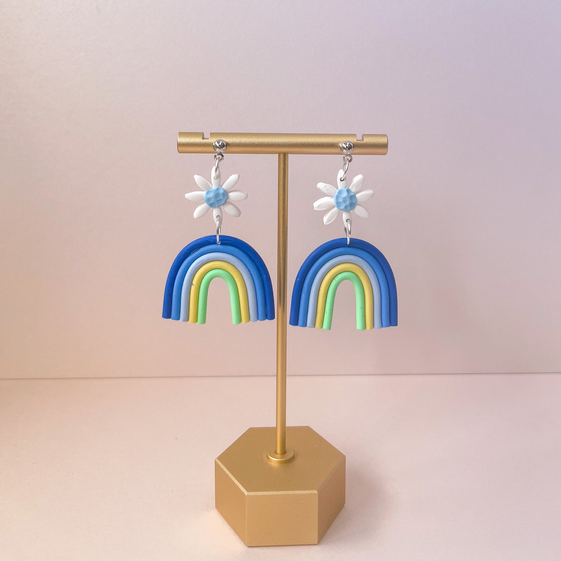 Summer Rainbow Flower Earrings//Rainbow Polymer Clay Earrings//handmade earrings //statement earrings //rainbow earrings