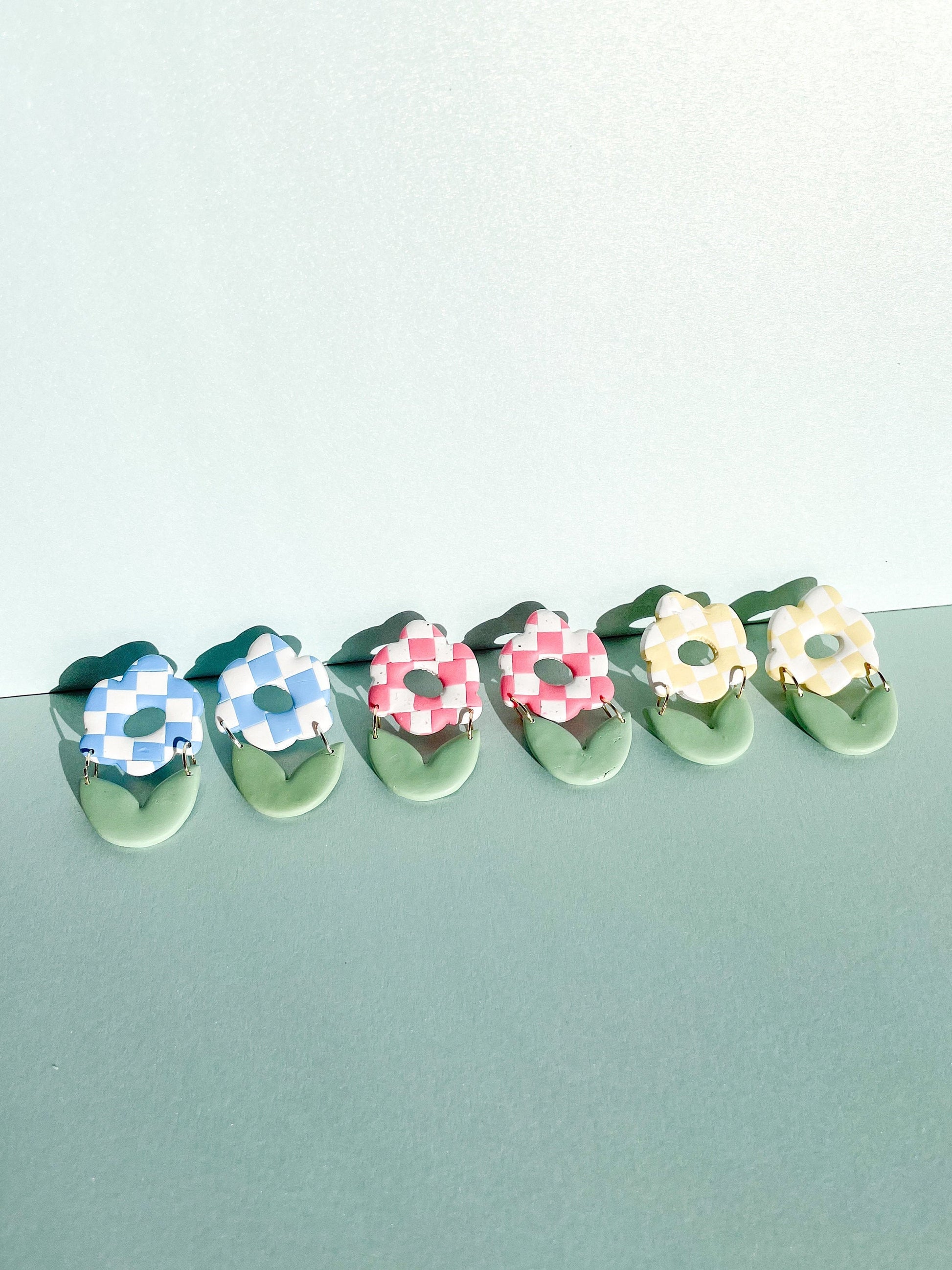 Checker Flower Studs//Flower Polymer Clay Earring//Statement Earring//Handmade Clay Earring//Spring Earring//Bee Earring