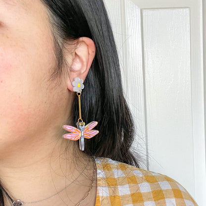 Flying Dragonfly Dangle//Spring Earring//Statement Earring//Acrylic Earring//Insects Earrings//Statement Hoop
